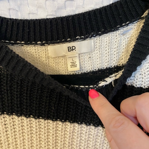 Distressed sweater - Picture 4 of 4